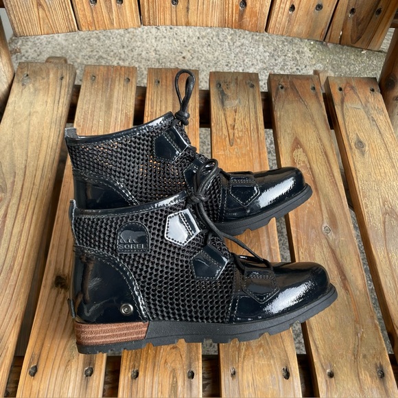 Sorel Major Black Patent Mesh Boot Size 6 Leather Ankle Bootie - Picture 8 of 16
